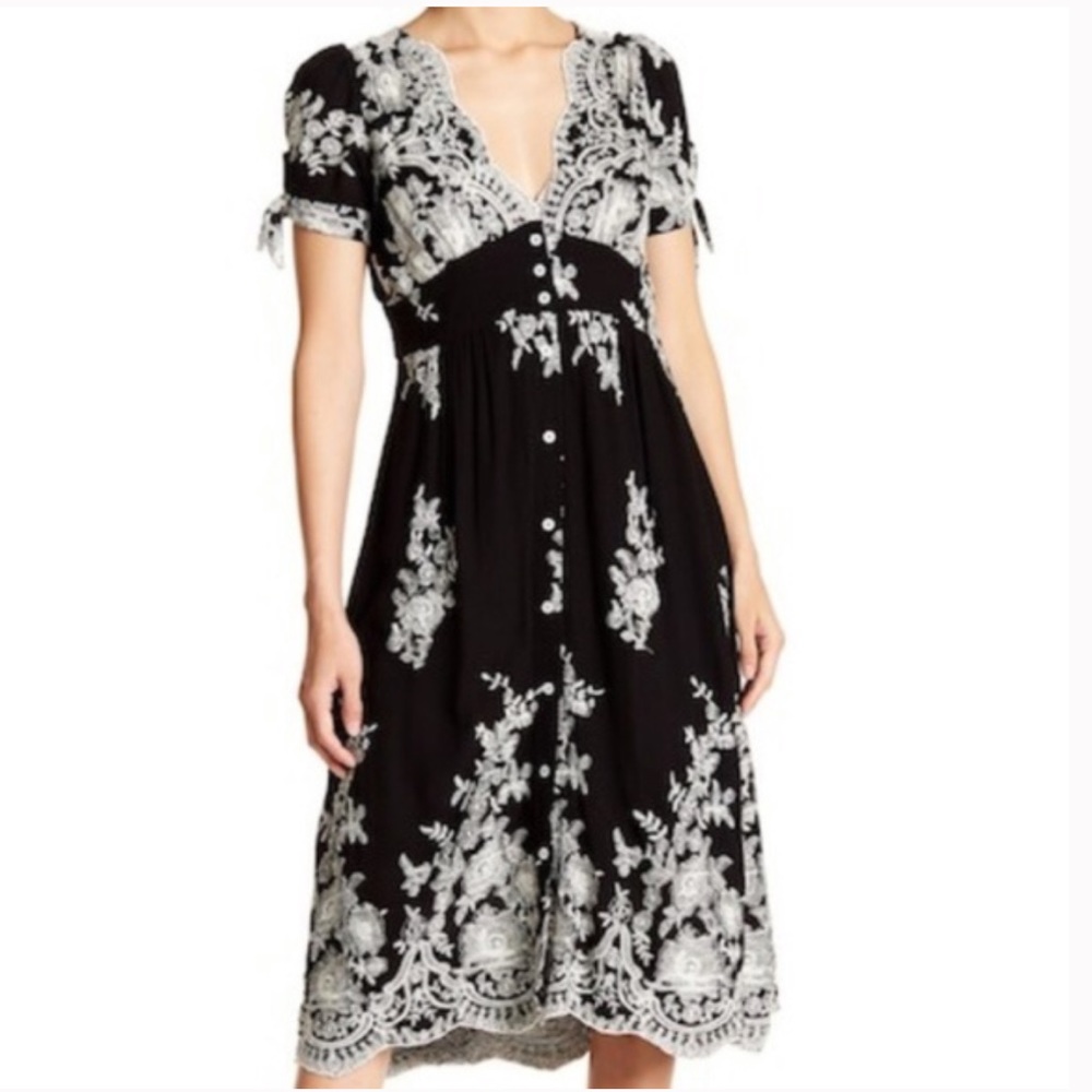 Superfoxx button embroidered dress